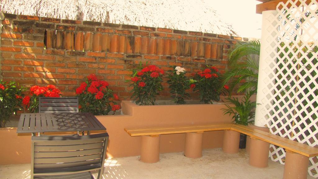 La Paloma Oceanfront Retreat Hotel San Patricio Melaque Buitenkant foto