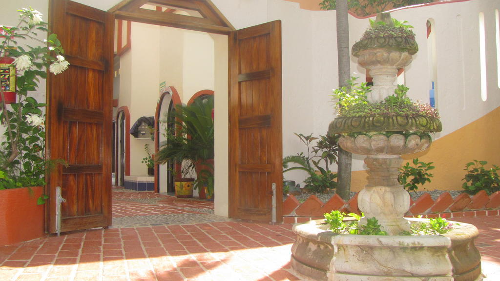 La Paloma Oceanfront Retreat Hotel San Patricio Melaque Buitenkant foto